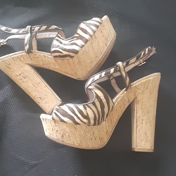 Vince Camuto: brown zebra print heals brand new - Picture 5 of 8